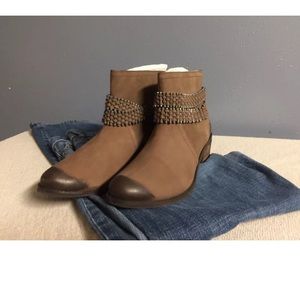Matisse Planet Taupe Booties 9M